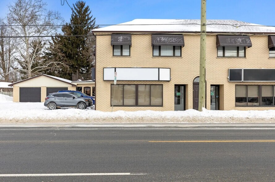 More Photos Of 696 Hamilton Rd, London Office For Lease