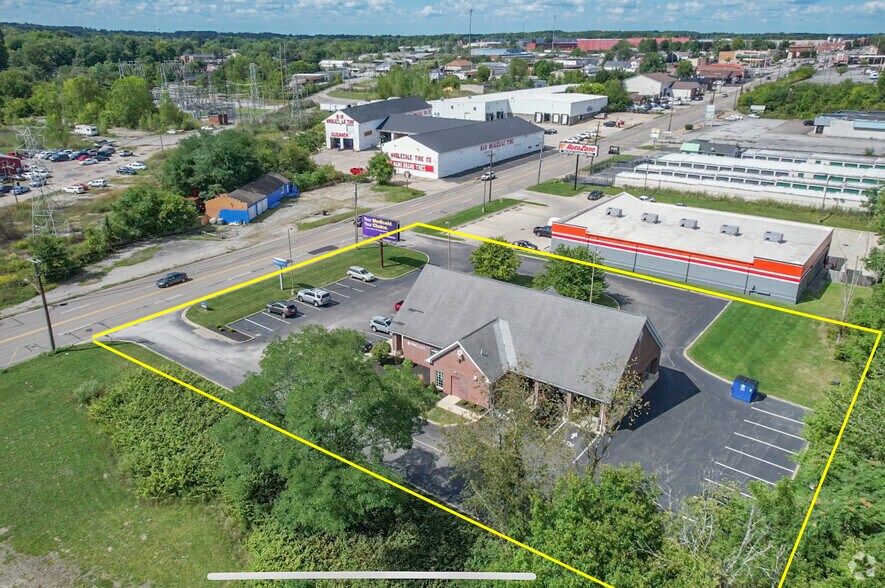 More Photos Of 151 S Meridian Rd, Youngstown Bank For Sale