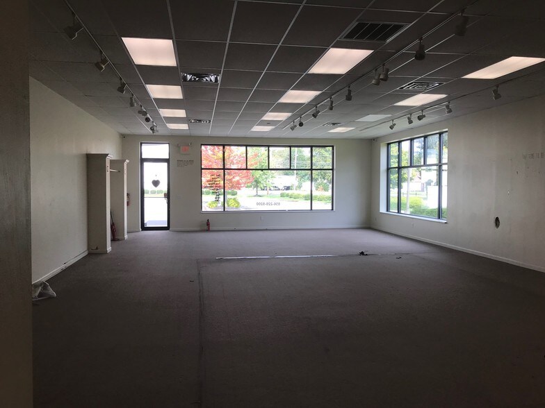 More Photos Of 37 Clementon Rd, Berlin Storefront For Lease