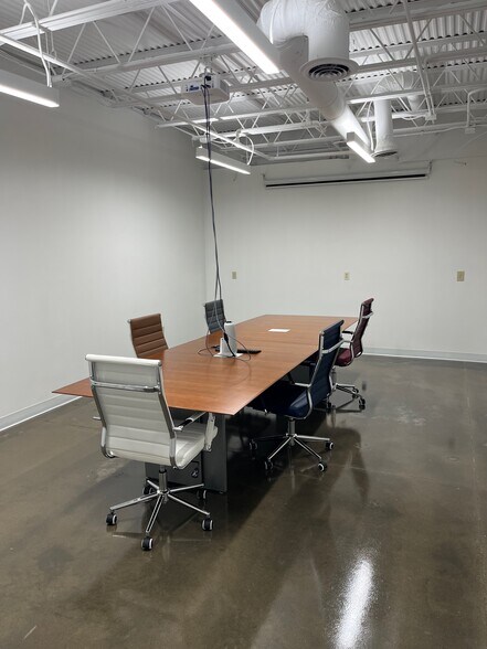 More Photos Of 106 Duke St, Ashland City Office For Lease