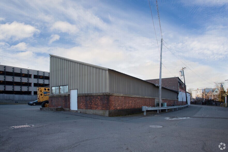 More Photos Of 100 Parker St, Watertown Research And Development For Lease