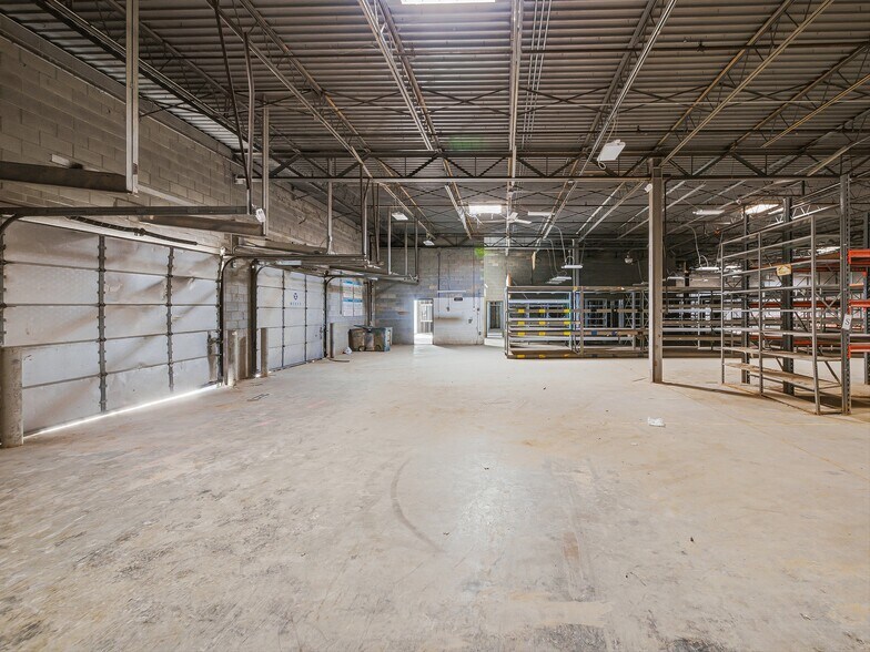 More Photos Of 840 Riverside Dr, Asheville Warehouse For Lease