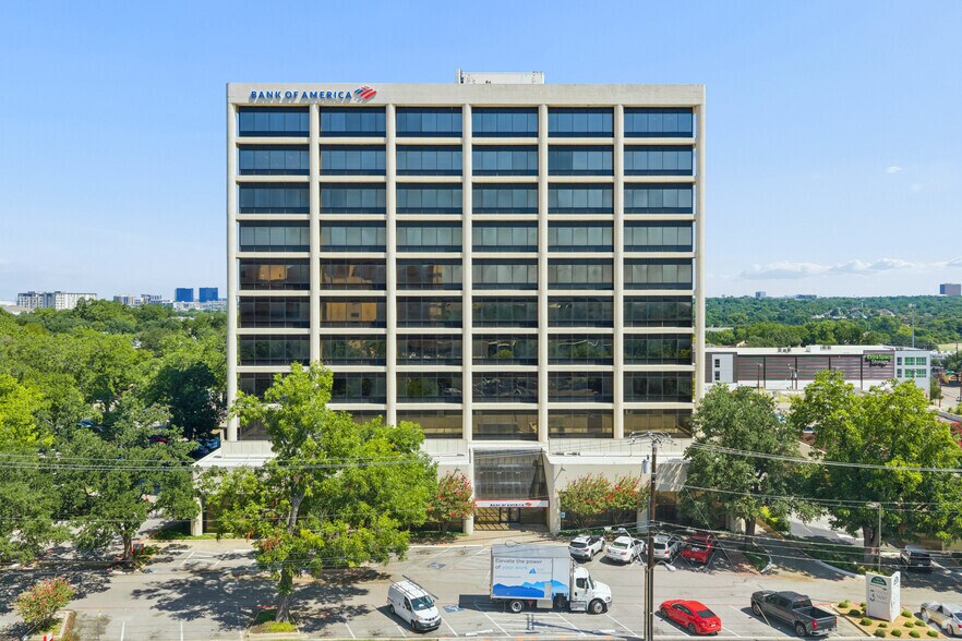 More Photos Of 7515 Greenville Ave, Dallas Medical For Lease