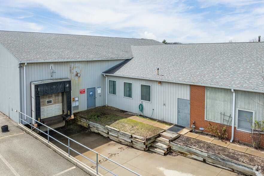 More Photos Of 912 Pittsburgh Rd, Butler Unknown For Lease