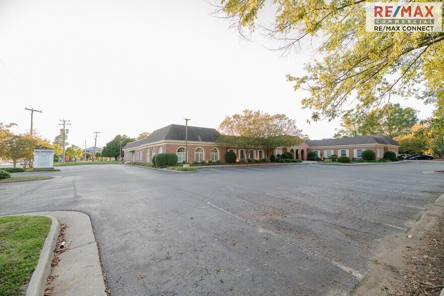More Photos Of 401 Oyster Point Rd, Newport News Medical For Sale