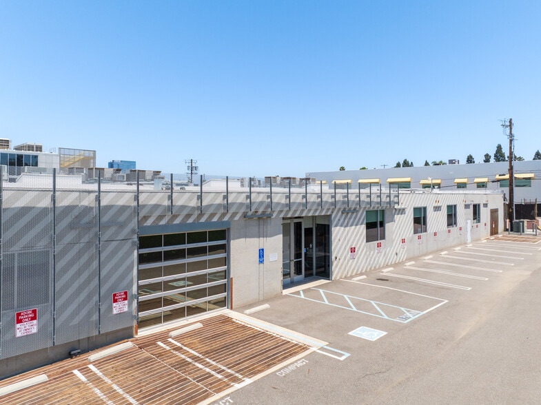 More Photos Of 3640 Holdrege Ave, Los Angeles Loft Creative Space For Lease