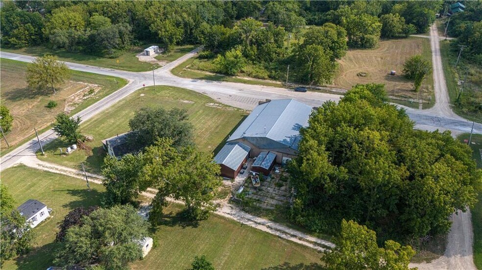 More Photos Of 86 3rd St, Moran Convenience Store For Sale