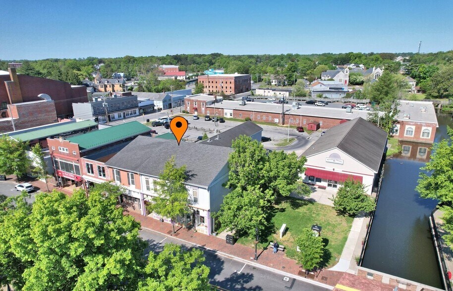 More Photos Of 10 S Walnut St, Milford Restaurant For Sale