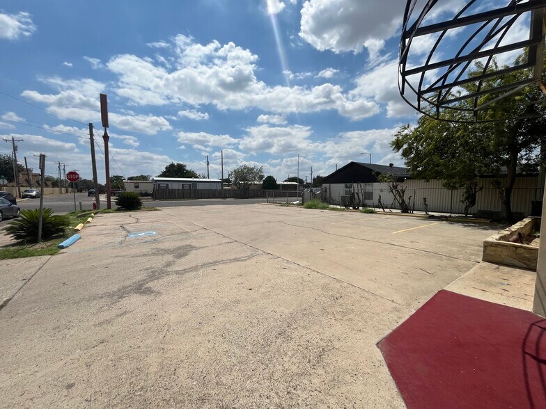 More Photos Of 102 W Calton Rd, Laredo Office Residential For Sale