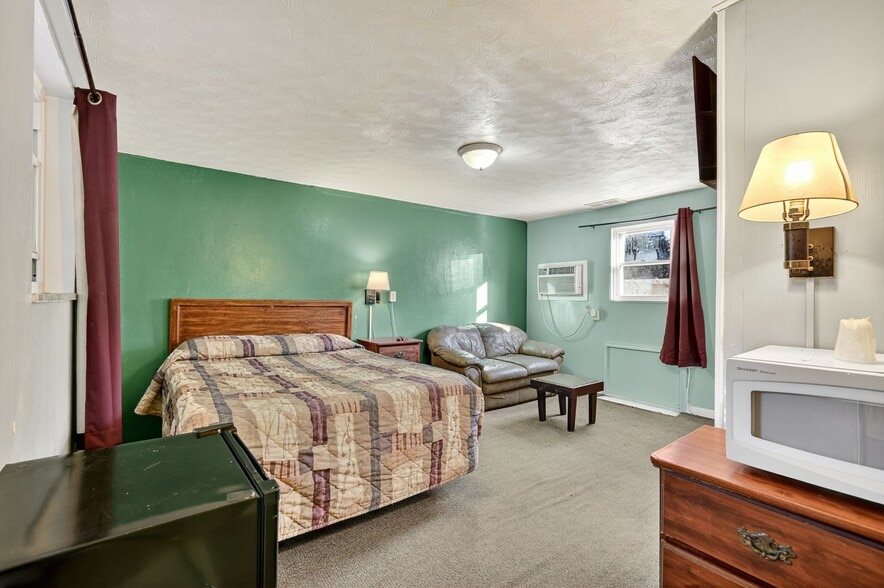 More Photos Of 16 S Country Club Rd, Decatur Hotel For Sale