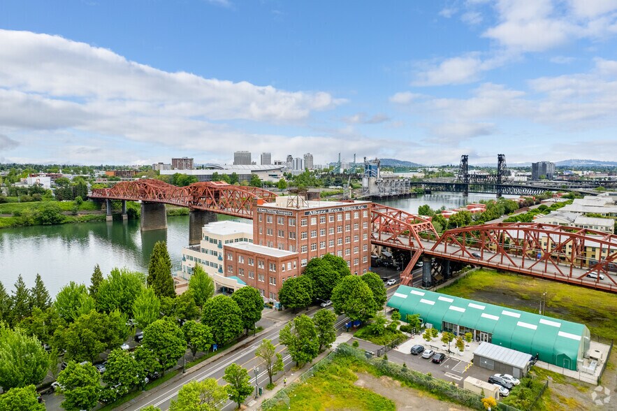 More Photos Of 1200 NW Naito Pky, Portland Office For Lease