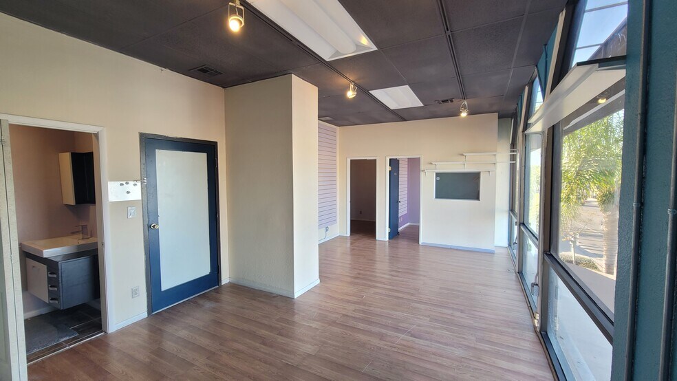 More Photos Of 5770 Melrose Ave, Los Angeles Storefront Retail Office For Lease