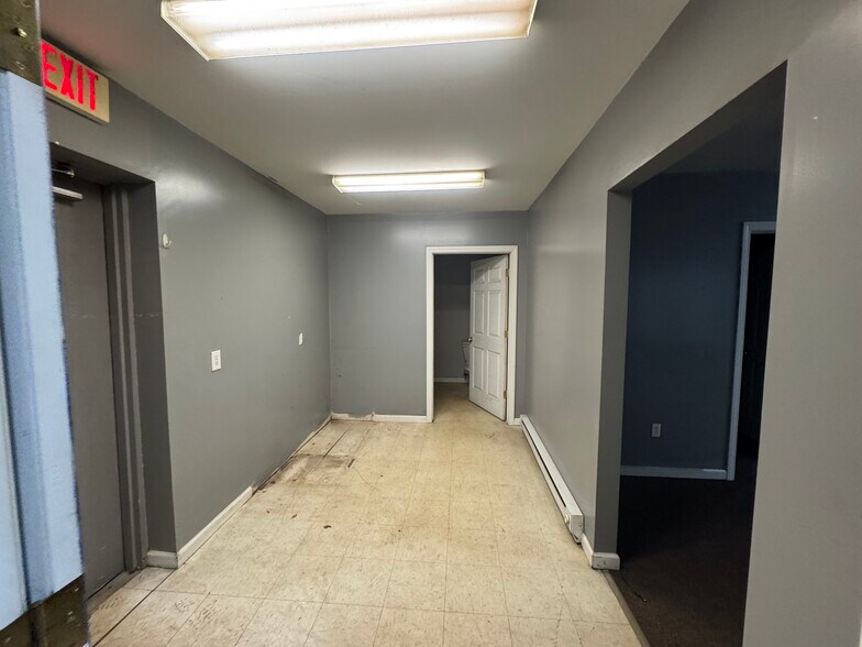 More Photos Of 841 Route 32, North Franklin Light Distribution For Lease