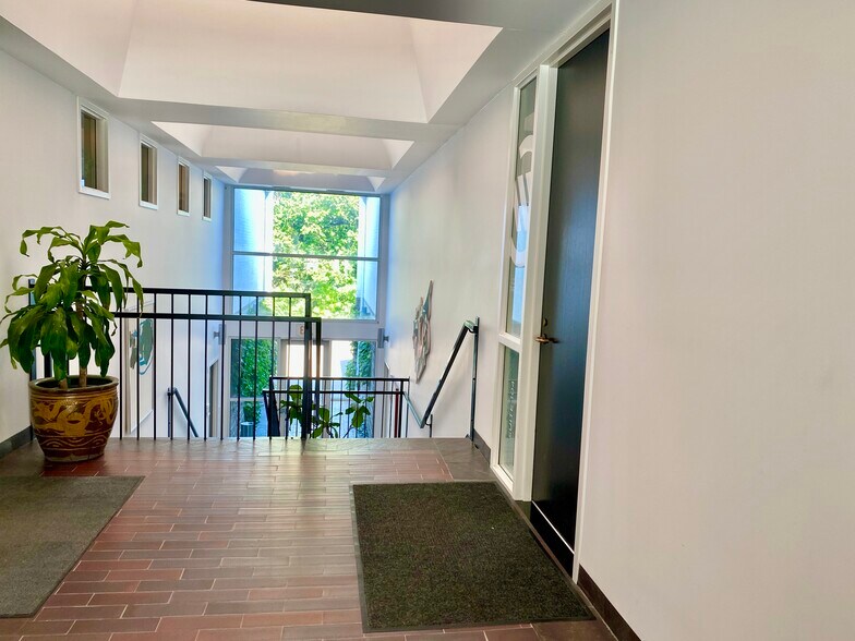 More Photos Of 1005 S 76th Ave, Omaha Medical For Lease