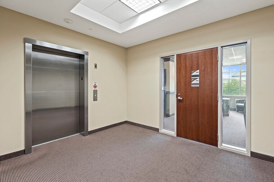 More Photos Of 19440 Golf Vista Plz, Lansdowne Medical For Sale