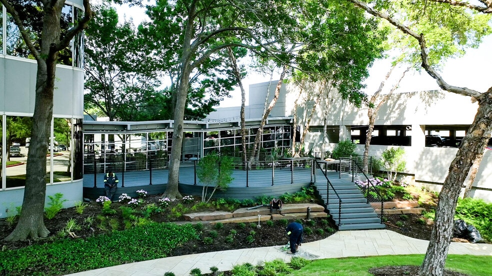 More Photos Of 105 Decker Ct, Irving Office For Lease