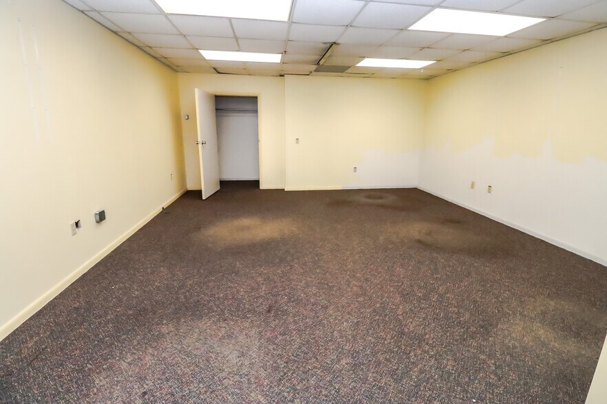 More Photos Of 520 Pleasant Valley Rd, Trafford Office For Sale