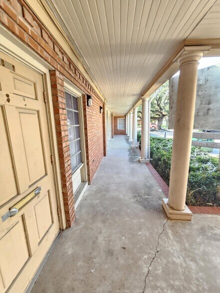 More Photos Of 1027 Main St, Pasadena Medical For Sale