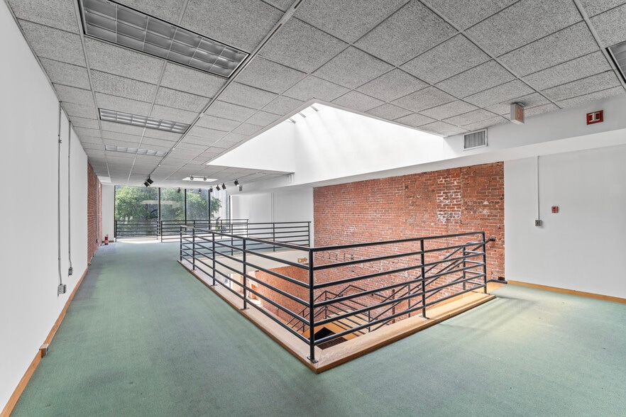 More Photos Of 262 Atlantic St, Stamford Freestanding For Sale