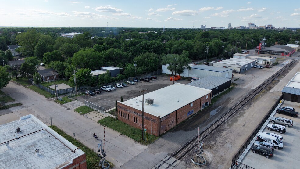 More Photos Of 724 E Osie St, Wichita Warehouse For Sale