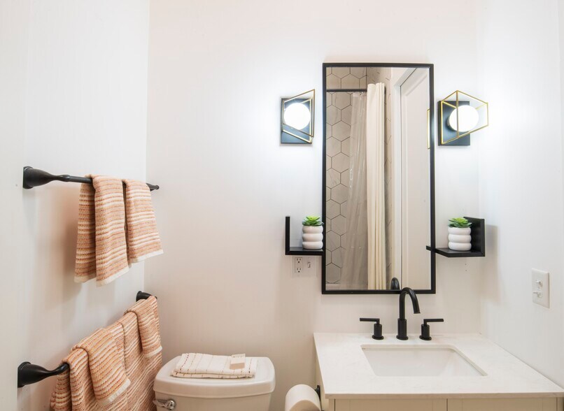 More Photos Of 13662 Red Arrow Hwy, Harbert Hotel For Sale