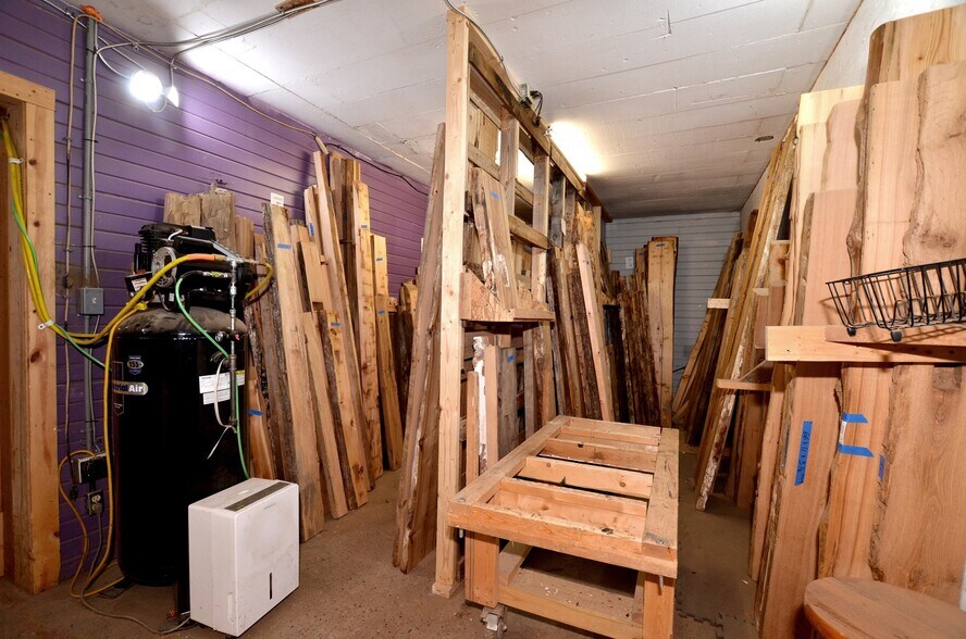 More Photos Of 514 Railroad Ave, Viroqua Manufacturing For Sale