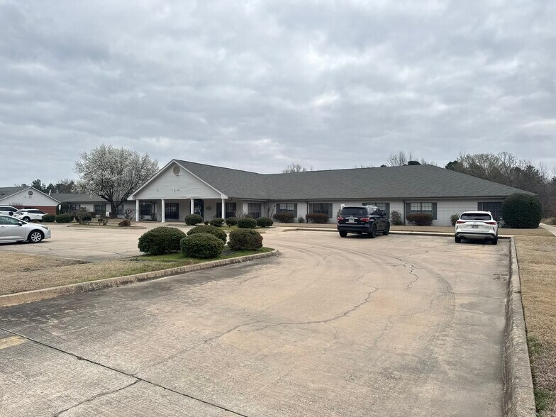 Primary Photo Of 7001 S Hazel St, Pine Bluff Assisted Living For Sale