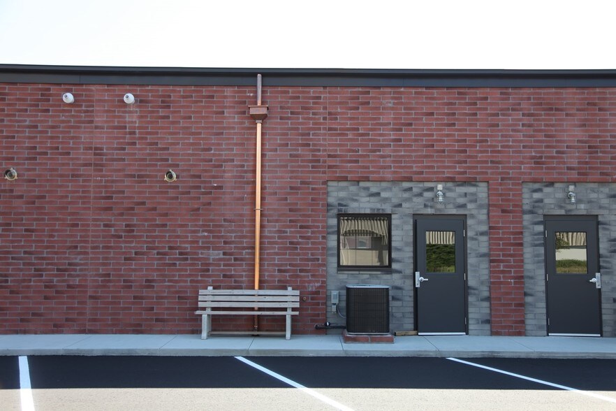 More Photos Of 6588 Center Industrial Dr, Jenison Showroom For Lease