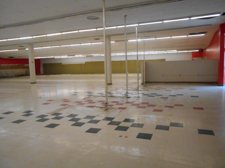 More Photos Of 7275-7289 W Main St, Lima Storefront For Lease
