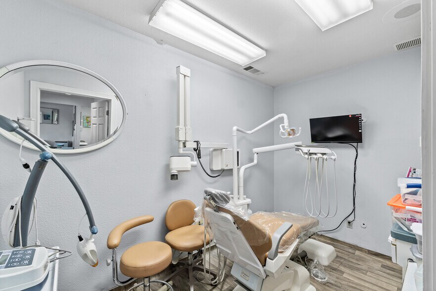 More Photos Of 235 W Noble Ave, Visalia Medical For Sale