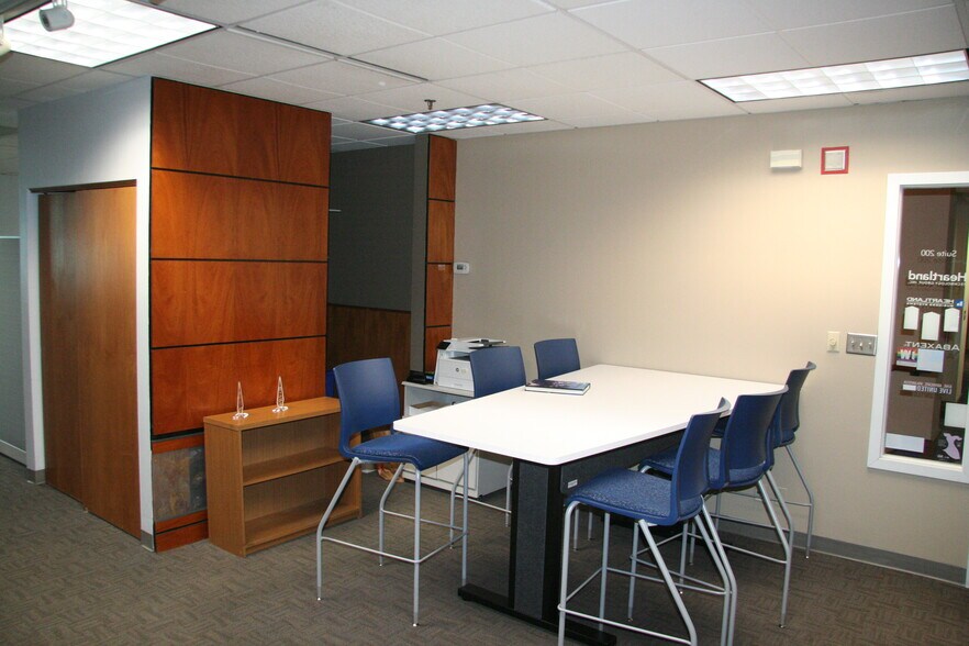 More Photos Of N28W23050 Roundy Dr, Pewaukee Office For Sale