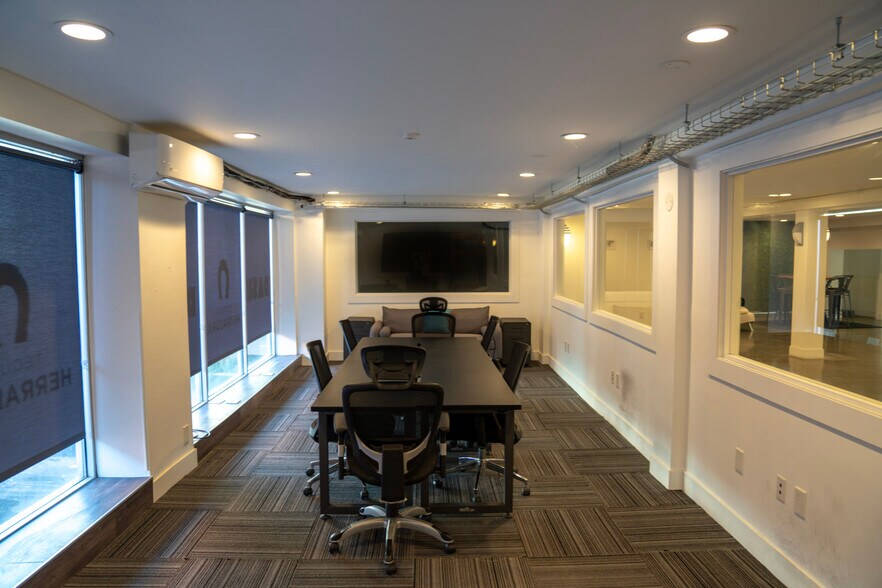 More Photos Of 6363 Hollywood Blvd, Los Angeles Storefront For Lease