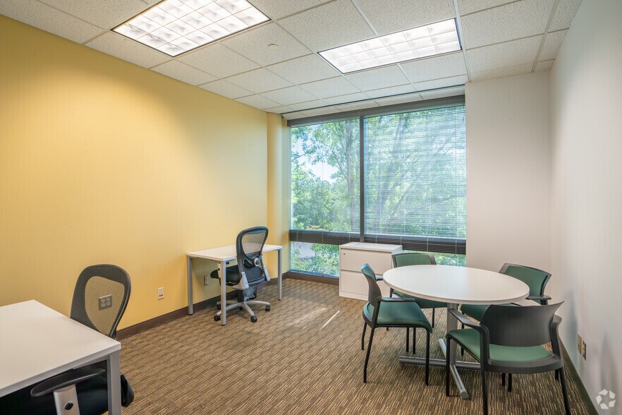 More Photos Of 1-2 Chase Corporate Dr, Hoover Coworking Space