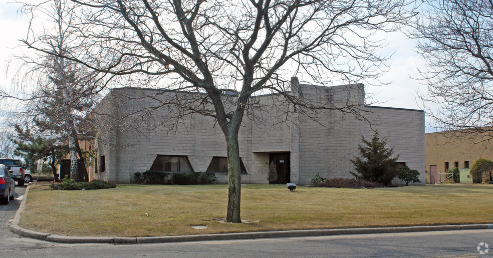 Primary Photo Of 365 Oser Ave, Hauppauge Warehouse For Lease