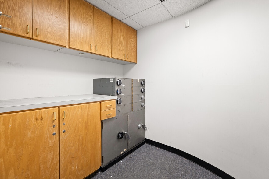 More Photos Of 2714 S 300 W, Salt Lake City Bank For Sale