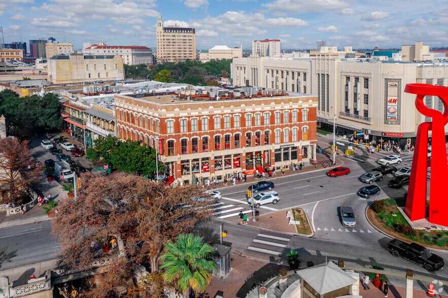 More Photos Of 101 Alamo Plz, San Antonio General Retail For Lease