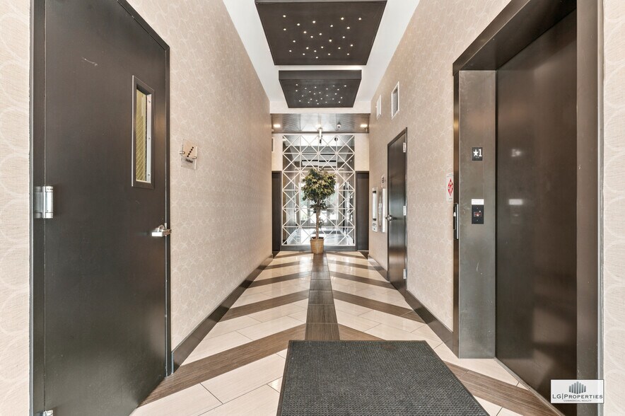 More Photos Of 920 E County Line Rd, Lakewood Office For Lease