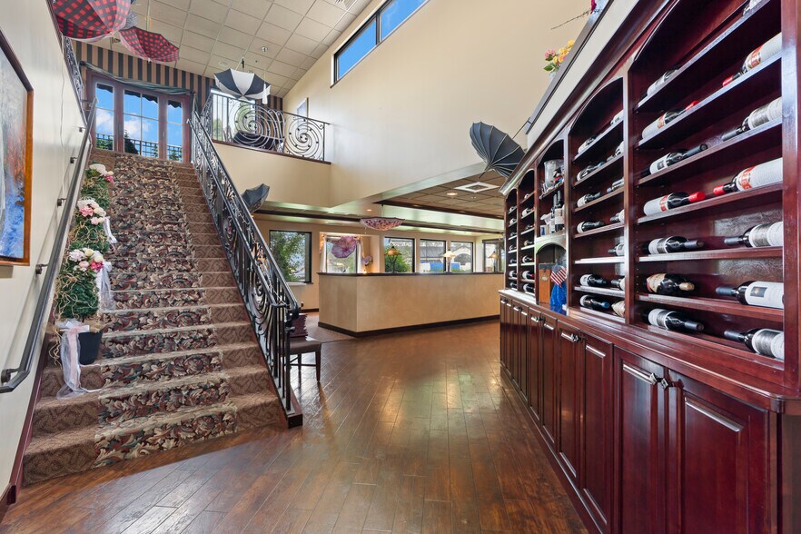 More Photos Of 824 Paul Bunyan, Bemidji Restaurant For Sale