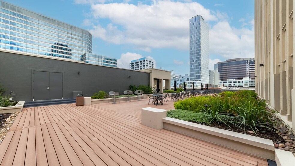 More Photos Of 114 W 7th St, Austin Office For Lease