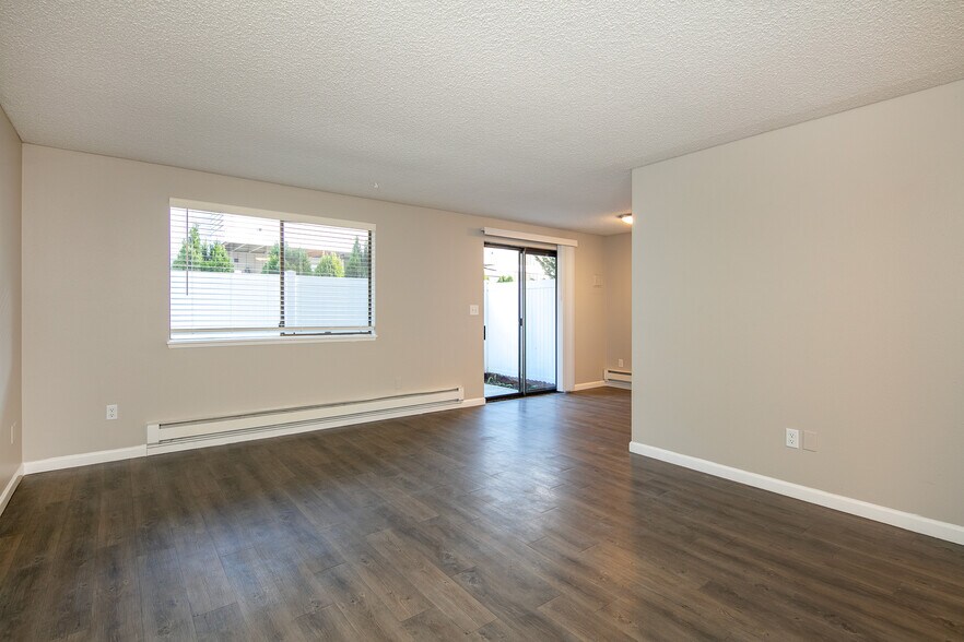 More Photos Of 921 12th Ave SE, Puyallup Apartments For Sale