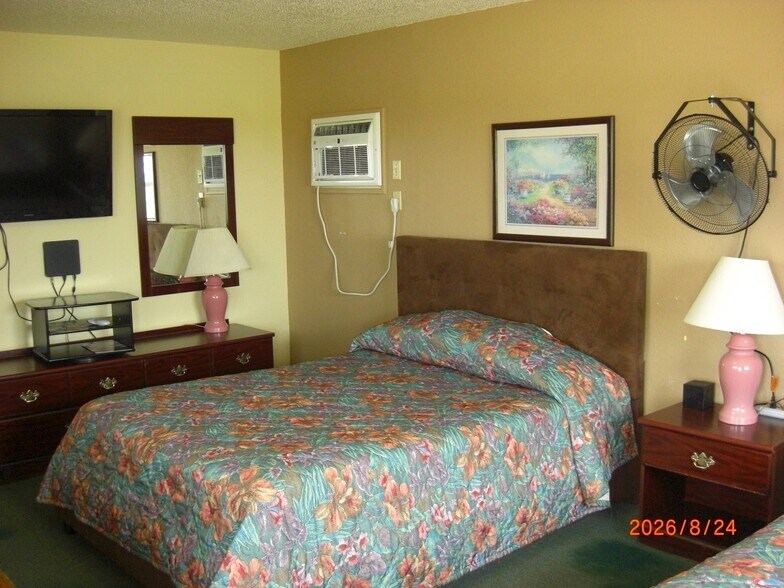 More Photos Of 1720 S Grand Ave, Cherokee Hotel For Sale