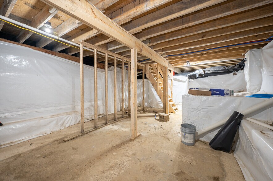 More Photos Of 2305 E Michigan St, Indianapolis Flex For Sale