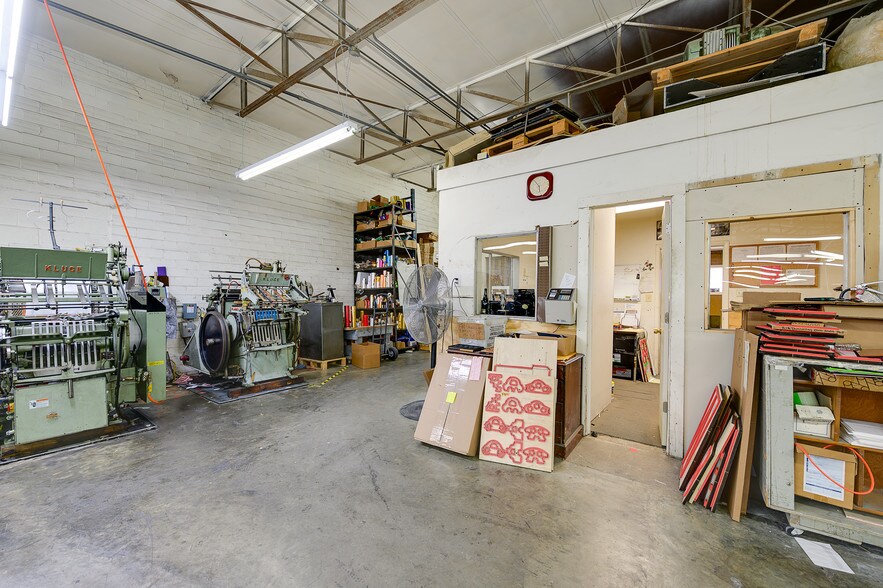 More Photos Of 2154 Irving Blvd, Dallas Light Distribution For Lease