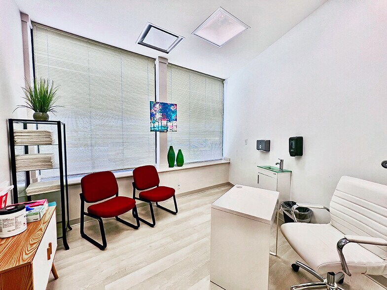 More Photos Of 10012 Manchester Rd, Saint Louis Medical For Sale
