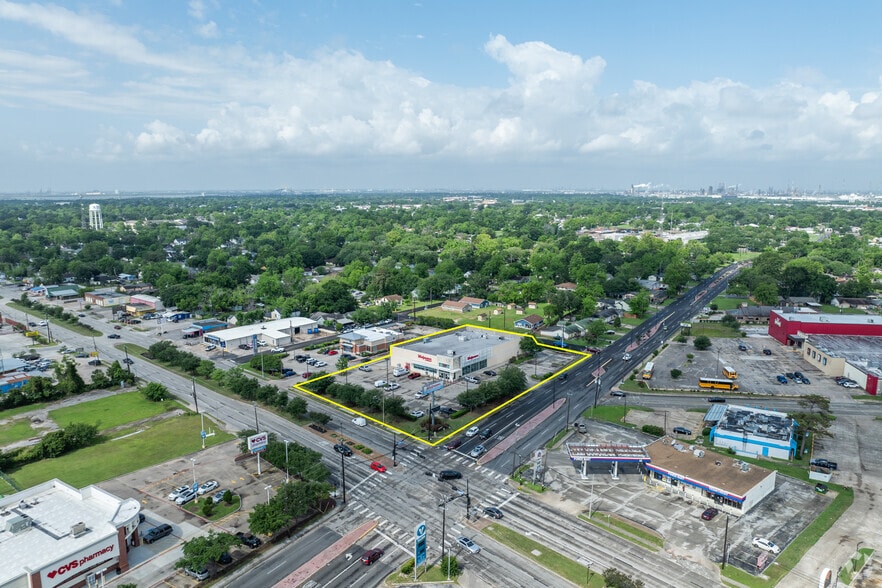 More Photos Of 1515 N Alexander Dr, Baytown Drugstore For Sale