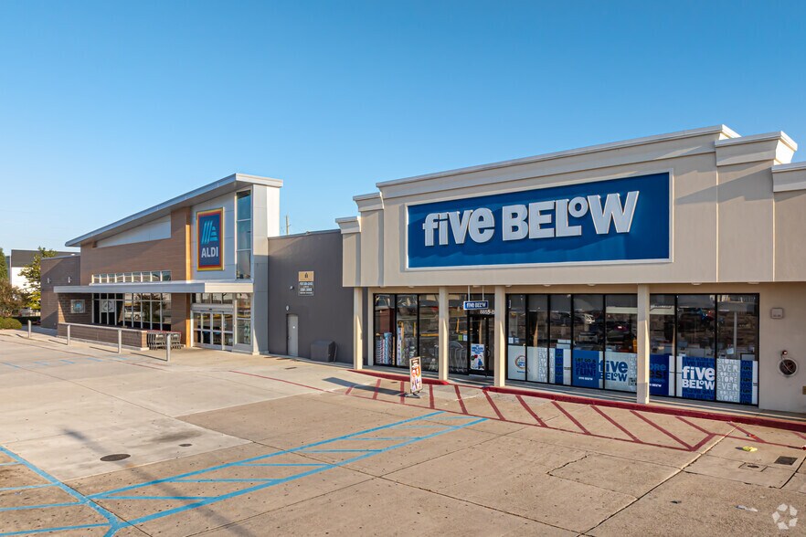 More Photos Of 8835-8855 Veterans Memorial Blvd, Metairie General Retail For Lease