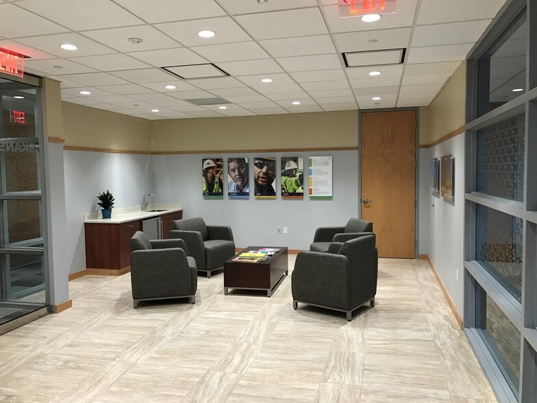 More Photos Of 11 Stanwix St, Pittsburgh Office For Lease