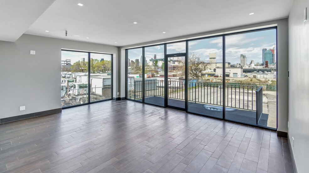 More Photos Of 360 Kingsland Ave, Brooklyn Warehouse For Lease