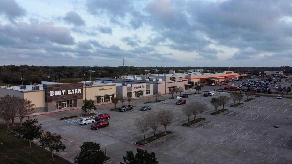 More Photos Of 230-240 N Bypass 35, Alvin Storefront For Sale