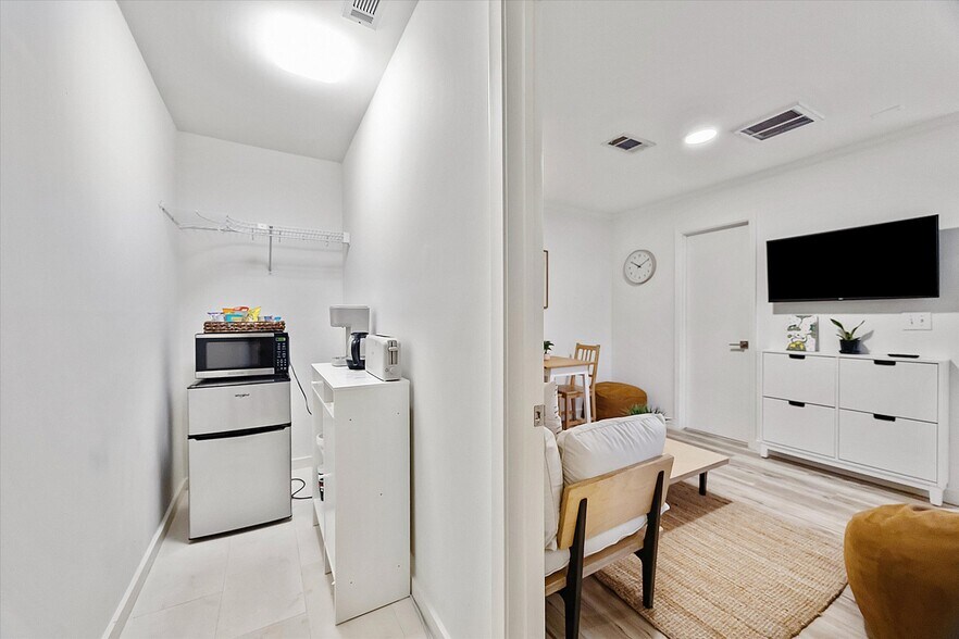 More Photos Of 530 W 27th St, Houston Office For Lease